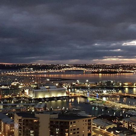 Magnificent Harbour View Skytower View Apartment In Cbd Auckland Kültér fotó