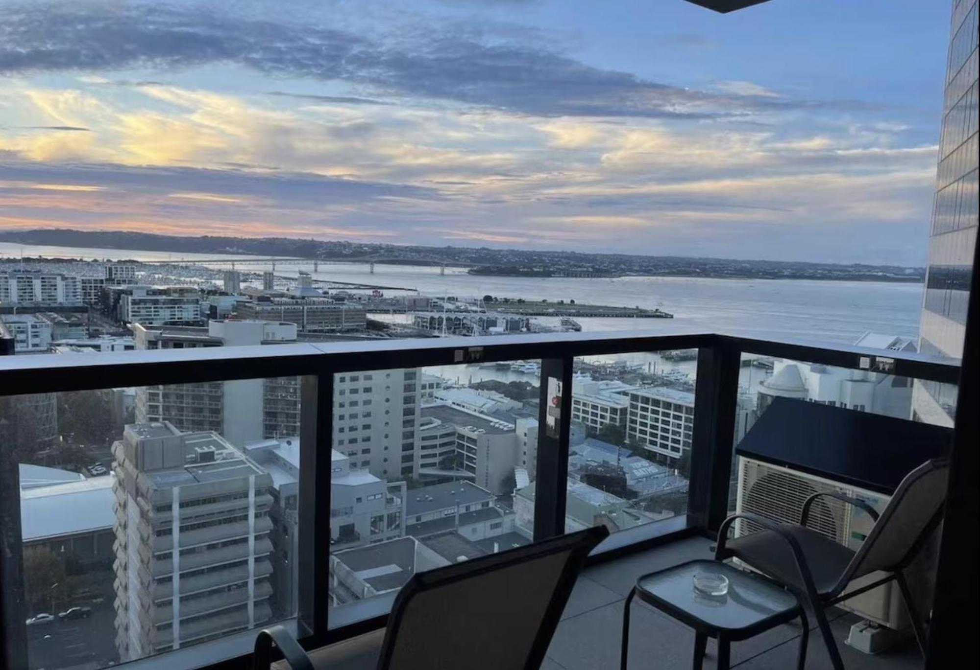 Magnificent Harbour View Skytower View Apartment In Cbd Auckland Kültér fotó