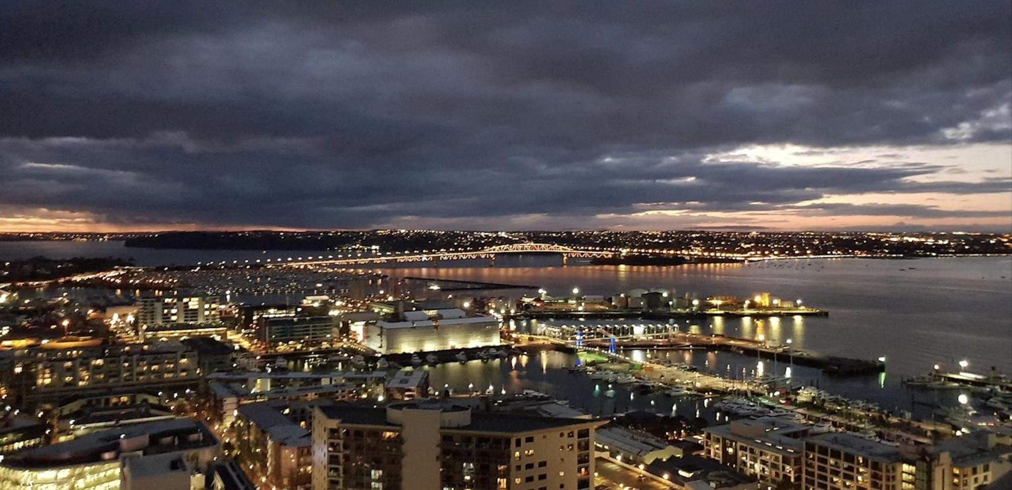 Magnificent Harbour View Skytower View Apartment In Cbd Auckland Kültér fotó