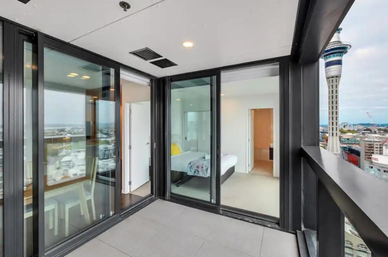 Magnificent Harbour View Skytower View Apartment In Cbd Auckland Kültér fotó